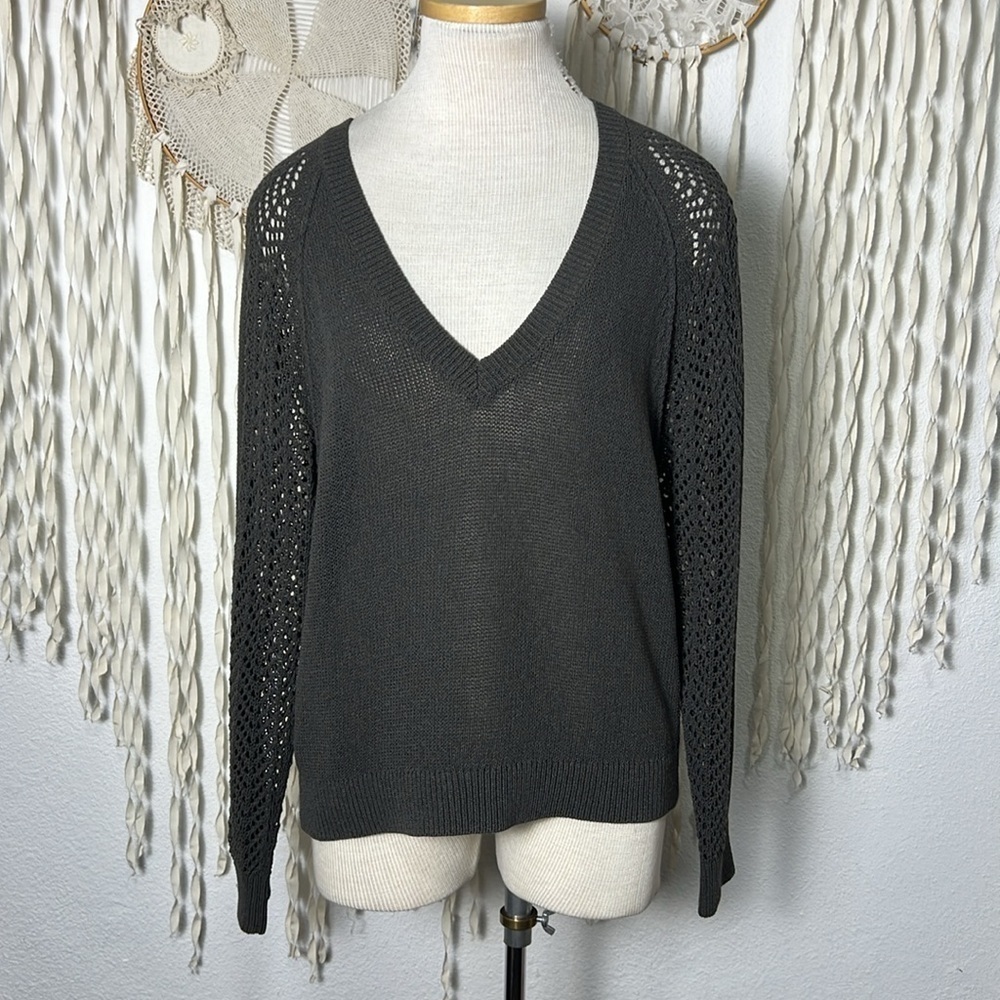 Brochu Walker Open Knit Gray Vneck Sweater Size Small